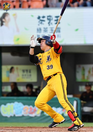中信兄弟後援群合力守護勝利,詹子賢關鍵3分砲燃起球隊希望 中信兄弟後援群合力守護勝利,詹子賢關鍵3分砲燃起球隊希望